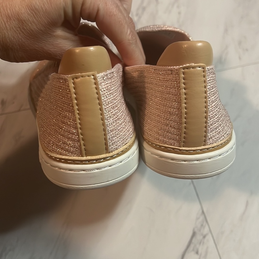 UGG Sammy slip on pink rose gold metallic knit sneaker flat shoe size 6.5 - Picture 7 of 8